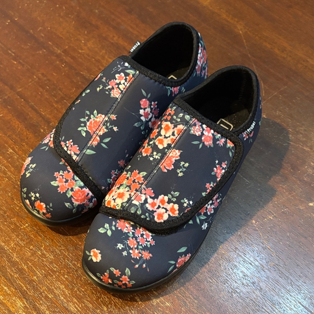Propet Cush n’ Foot Women's‎ Floral Slippers 8.5 Wide
